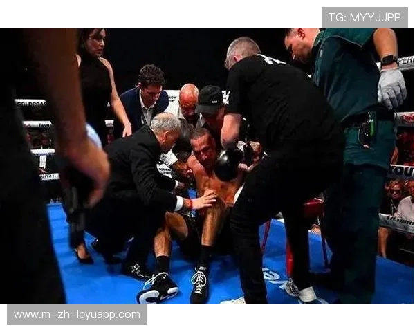 倒地后还被补拳，现场惊呼