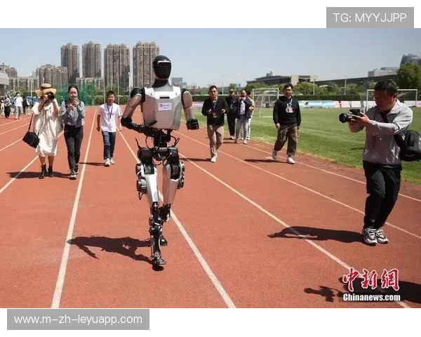 具身智能机器人火炬手“夸父”首次点燃全运会圣火,开启未来体育新纪元 具身智能机器人火炬手“夸父”首次点燃全运会圣火,开启未来体育新纪元